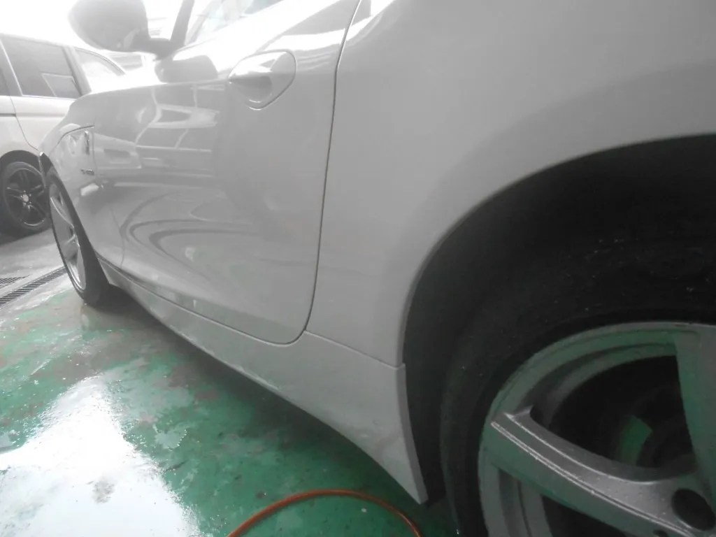 BMW　Z4　左ドア、左リヤフェンダー板金塗装、バンパー脱着1本修理塗装