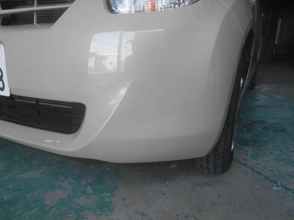 トヨタ　パッソ　フロントバンパー傷部分補修　左フロントドア板金塗装