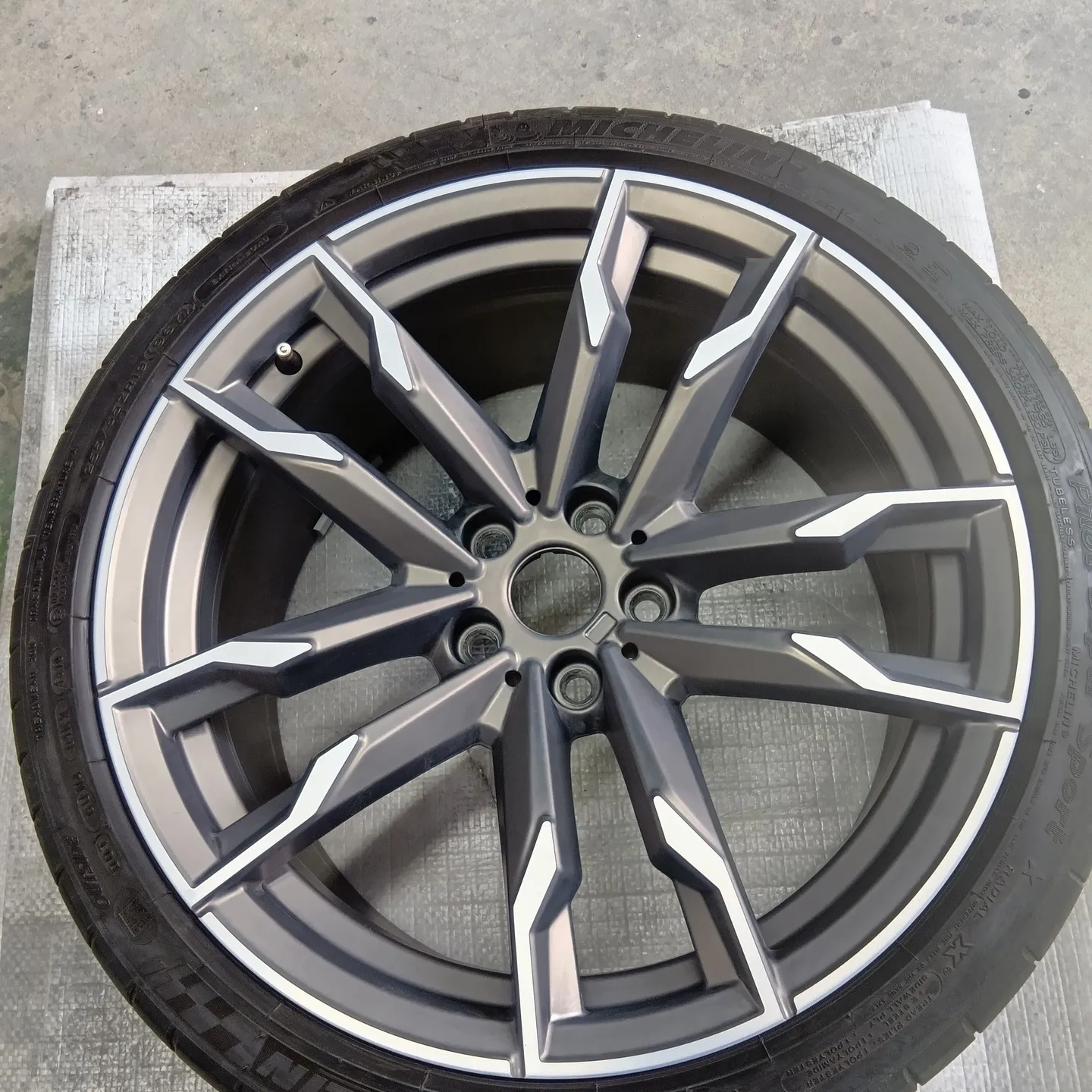 BMW Z4 純正アルミホイール全塗装　ゴールド編　